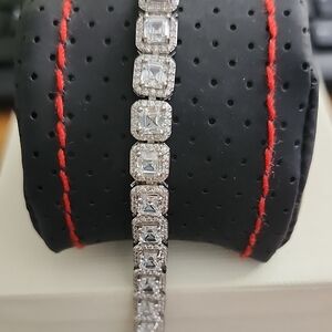 Elegant Silver Bracelet with Clear Stones